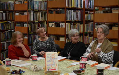 Zdjęcie do Spotkanie w Lubaczowie o książce "Kiedy żurawie odlatują na południe" Lisy Rdzen