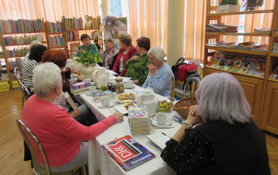 Zdjęcie do Spotakanie DKK o książce "Jak się satrzeć bez godności" Ewy Winnickiej i Małgorzaty Grzebałkowskiej w Filii nr 10 w Rzeszowie