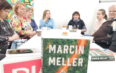 Zdjęcie do Spotkanie DKK w MBP SCK w Mielcu o książce &quot;Czerwona ziemia&quot; Marcina Mellera 