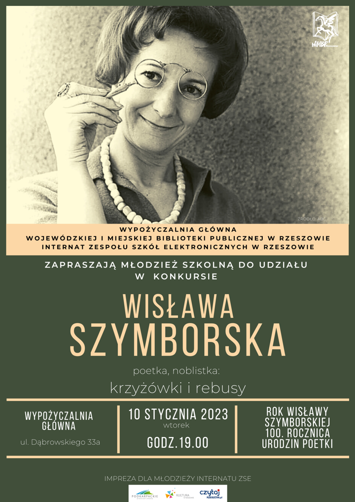 Uśmiechnięta poetka Wisława Szymborska z binoklami