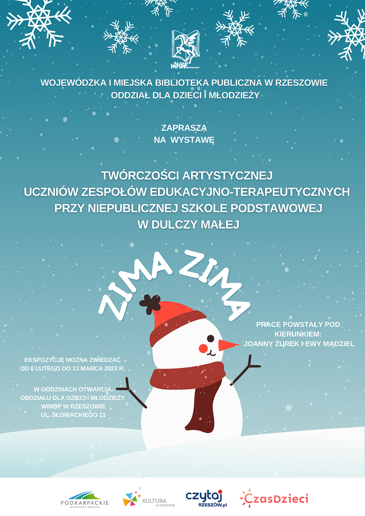 Bałwanek stoi w padającym śniegu