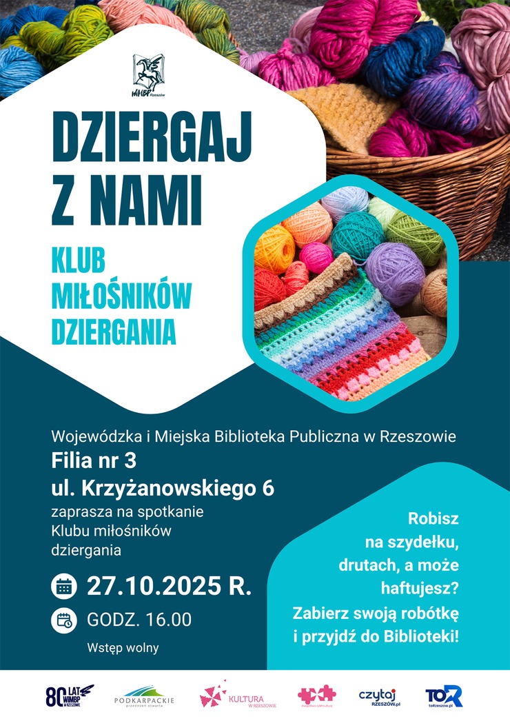 W koszyku wiklinowym kolorowe włóczki, obok nici i kawałek robótki