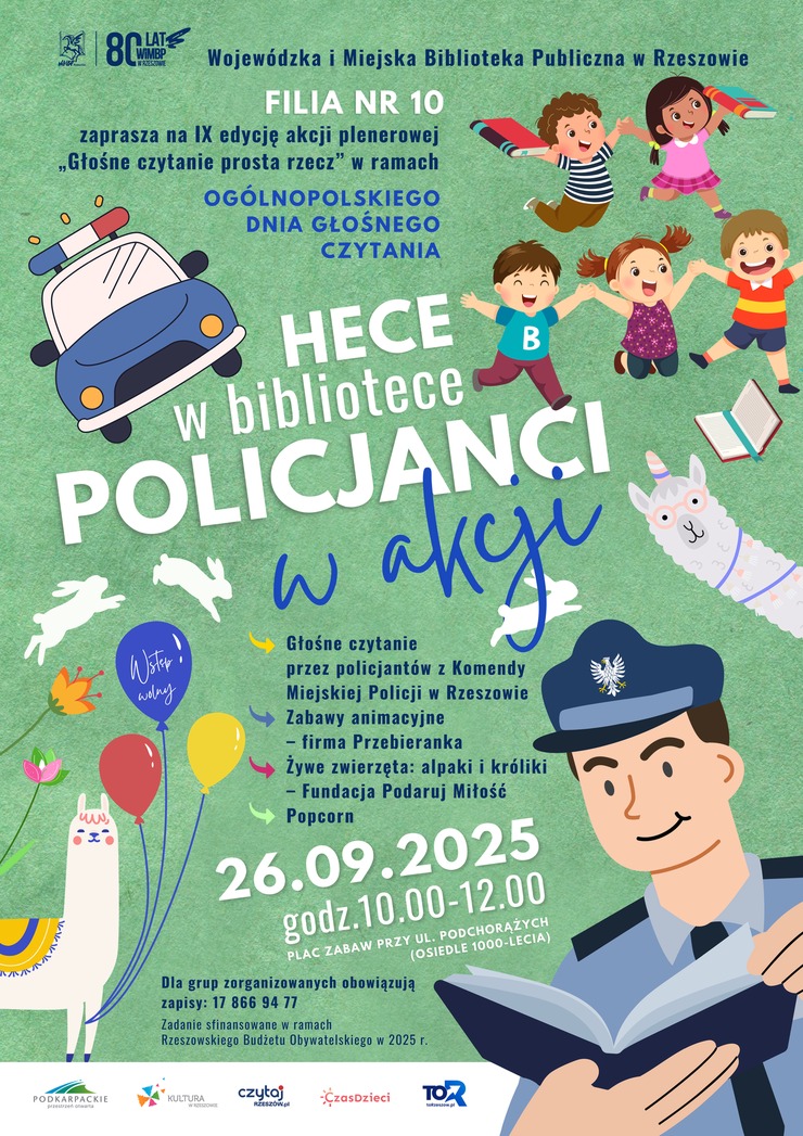Policjant czytający książkę obok alpaki, balony i uśmiechnięte dzieci