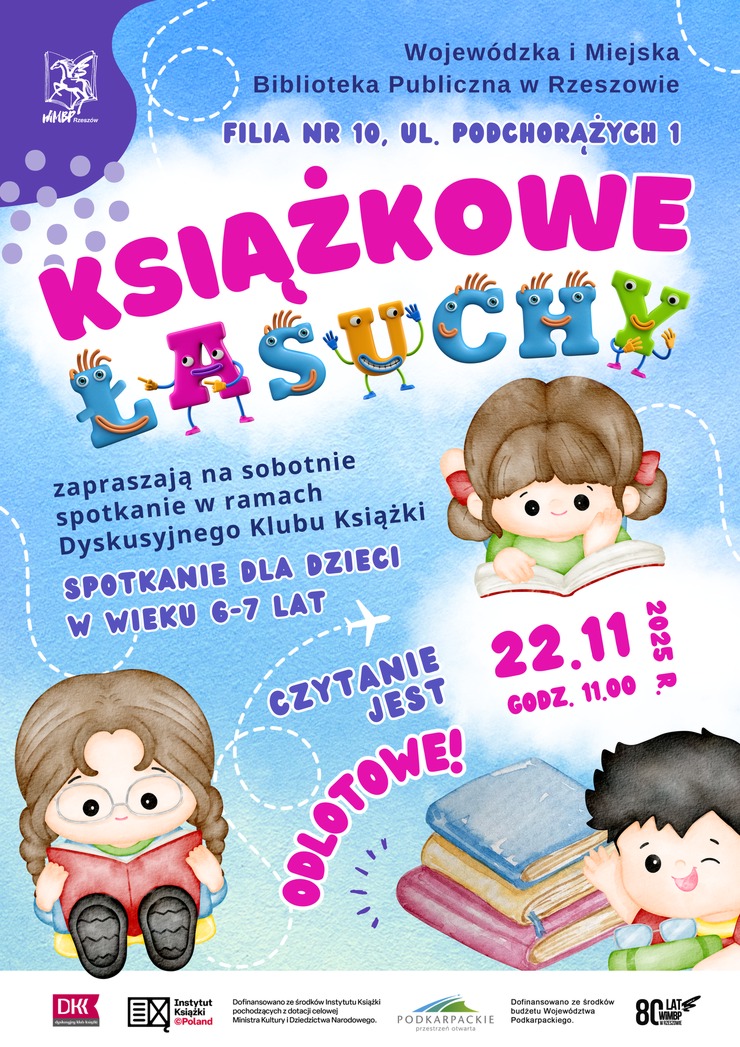 Dzieci trzymające w rękach książki