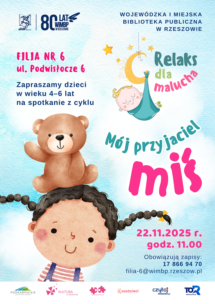 Dziewczynka z warkoczykami i mis pluszak. 