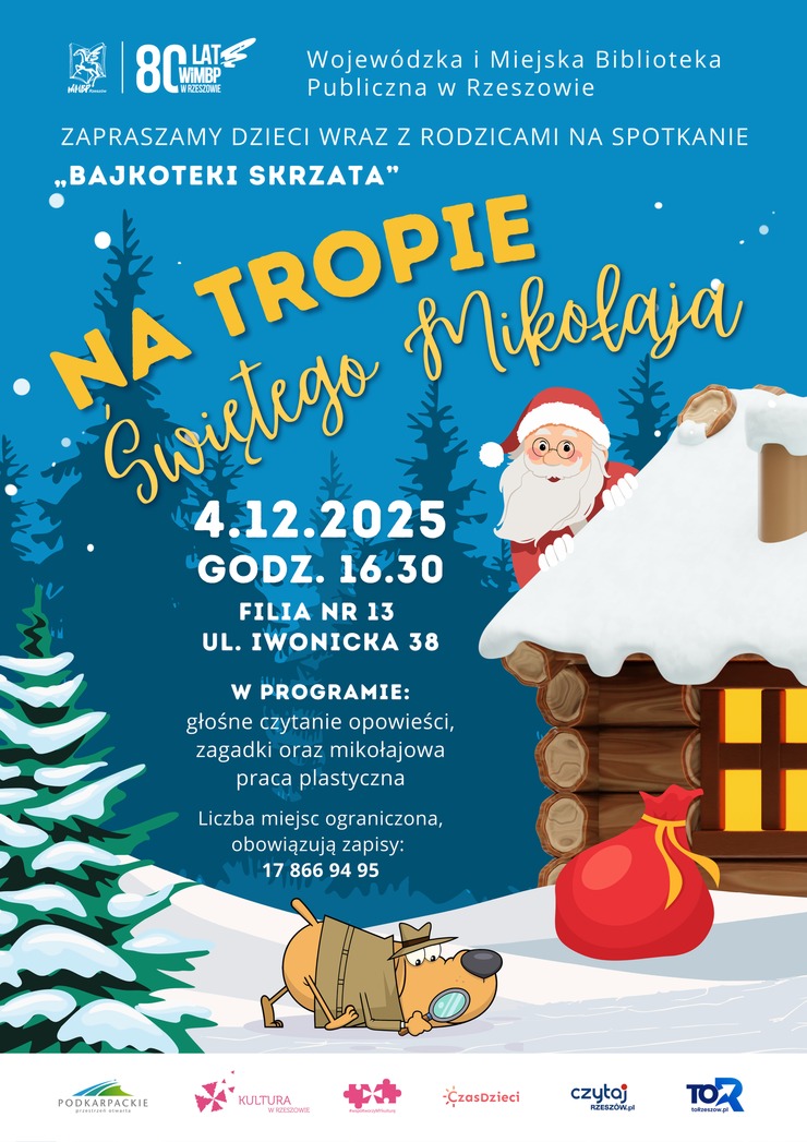 Pies tropiciel z lupą, obok ośnieżony dom, zza domu wygląda Święty Mikołaj