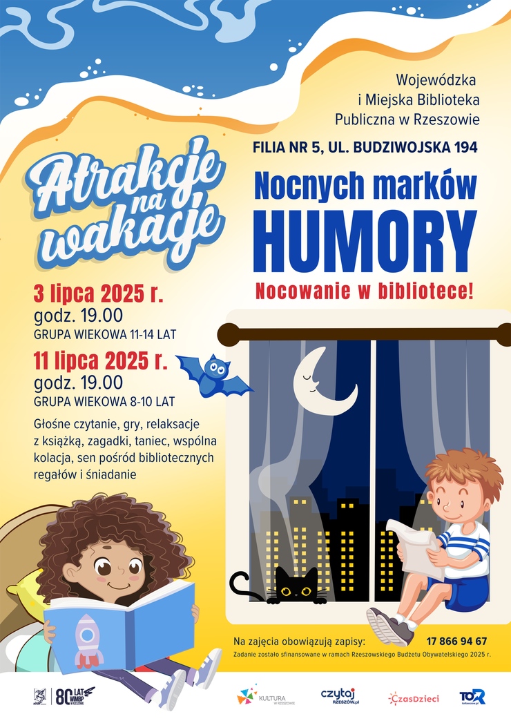 Dziewczynka siedzi na łóżku i czyta książkę obok na parapecie czytający chłopiec. Za oknem miasto nocą i kot.